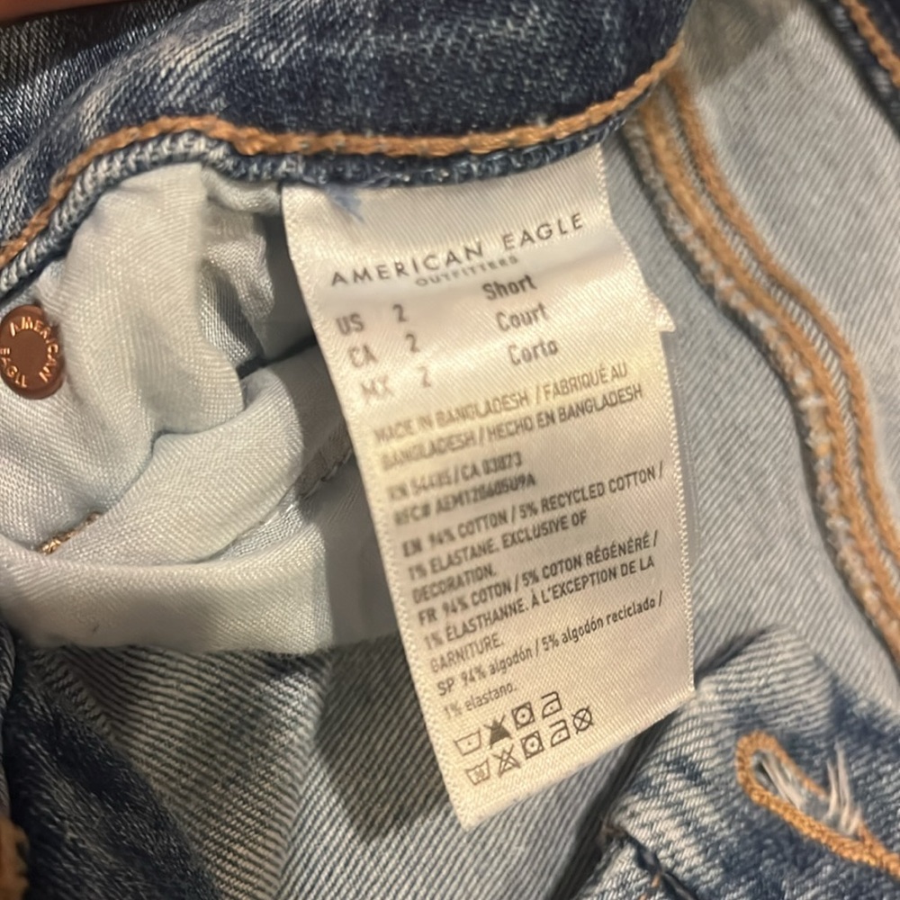 American eagle blue jeans, ripped straight leg, size 2 short (good if your 5’0) - Picture 5 of 5